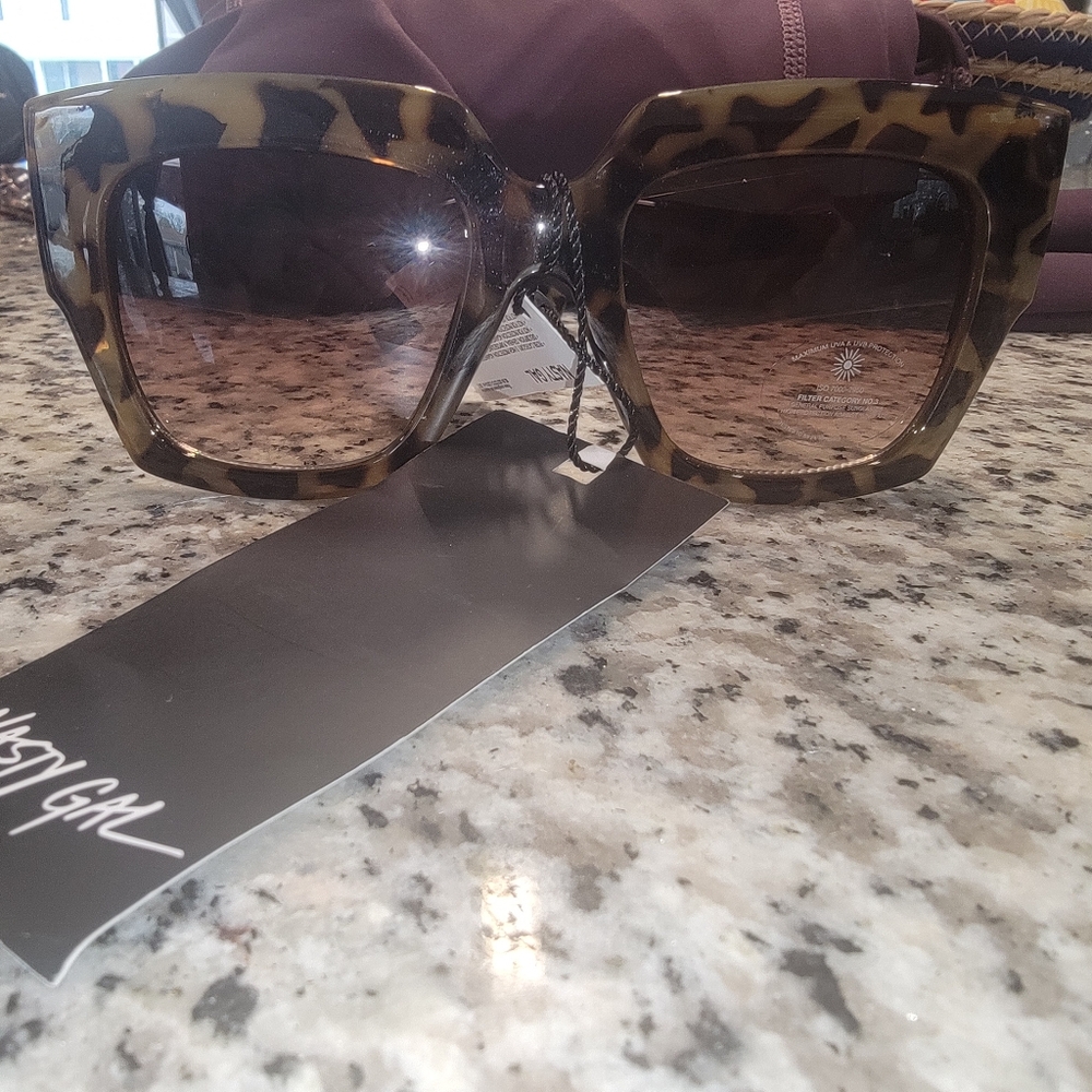 NWT NASTY GAL: I Only Have Eyes For You Oversized Tortoise shell Sunglasses